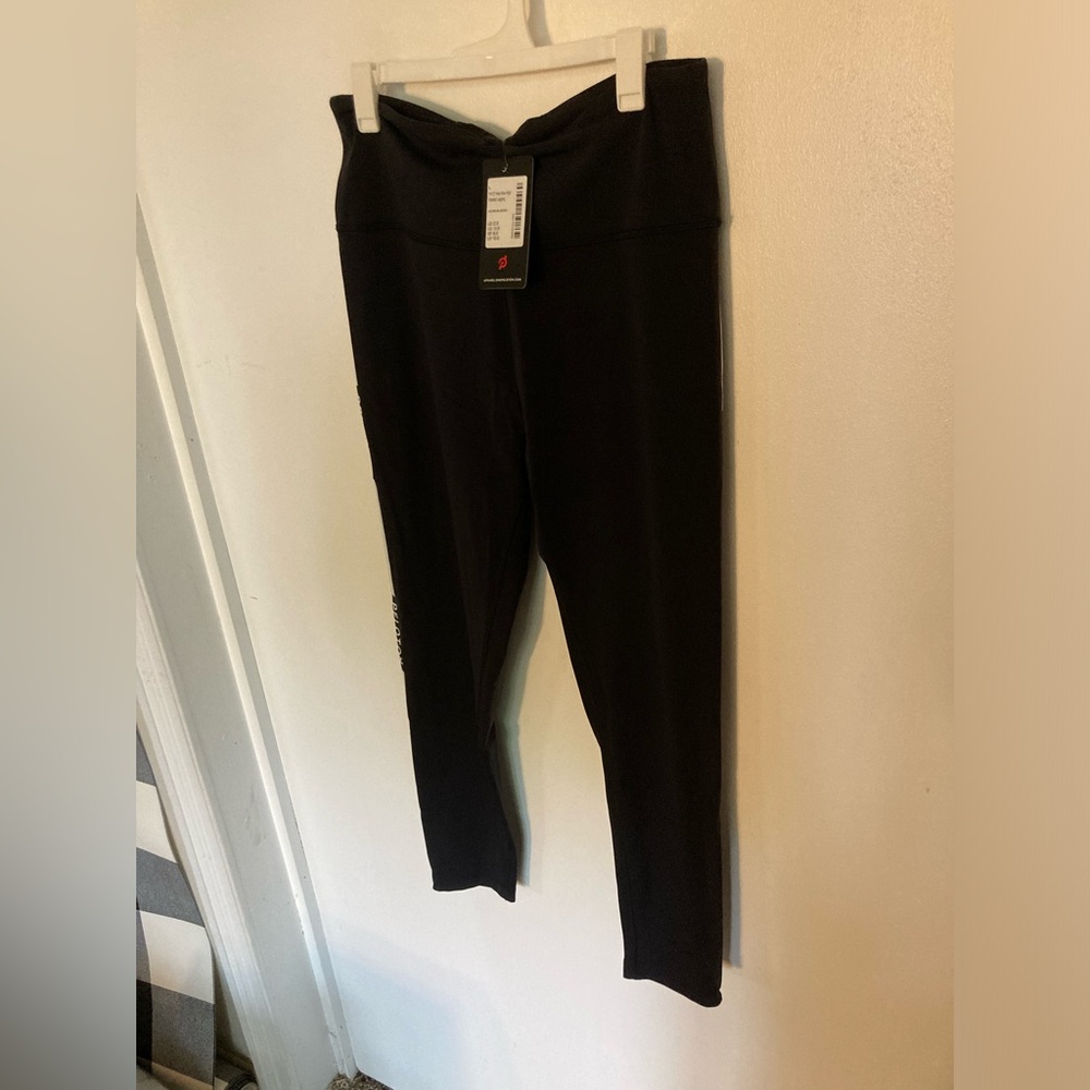 Peloton here now high waisted leggings black in size Large. Brand new !
